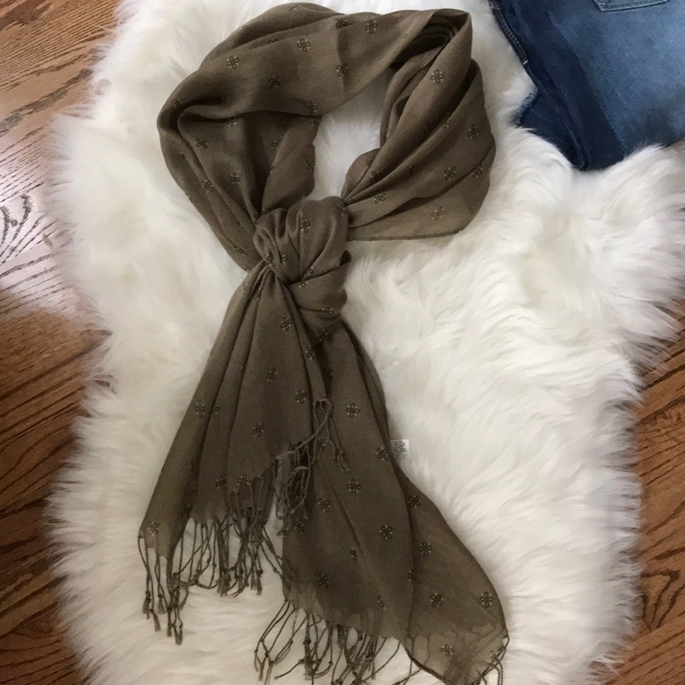 Old Navy olive  green sheer scarf with fringe NWT